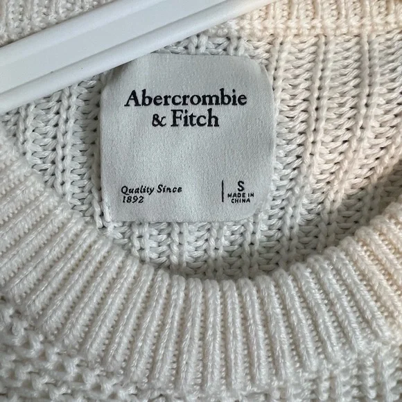 Abercrombie & Fitch white  Crew Neck Sweater - Picture 7 of 7